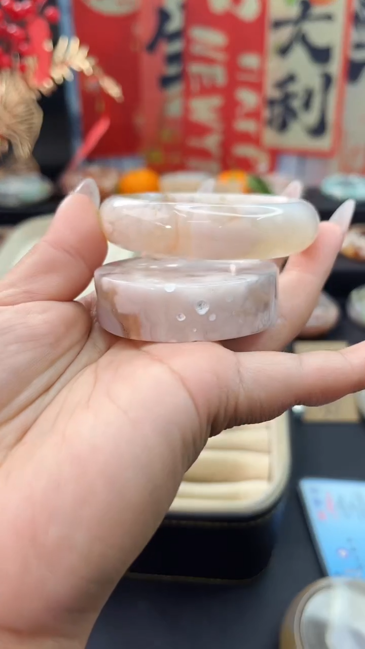 【闪购商品】石英质玉手镯未镶嵌赠送镯心（圈口）53