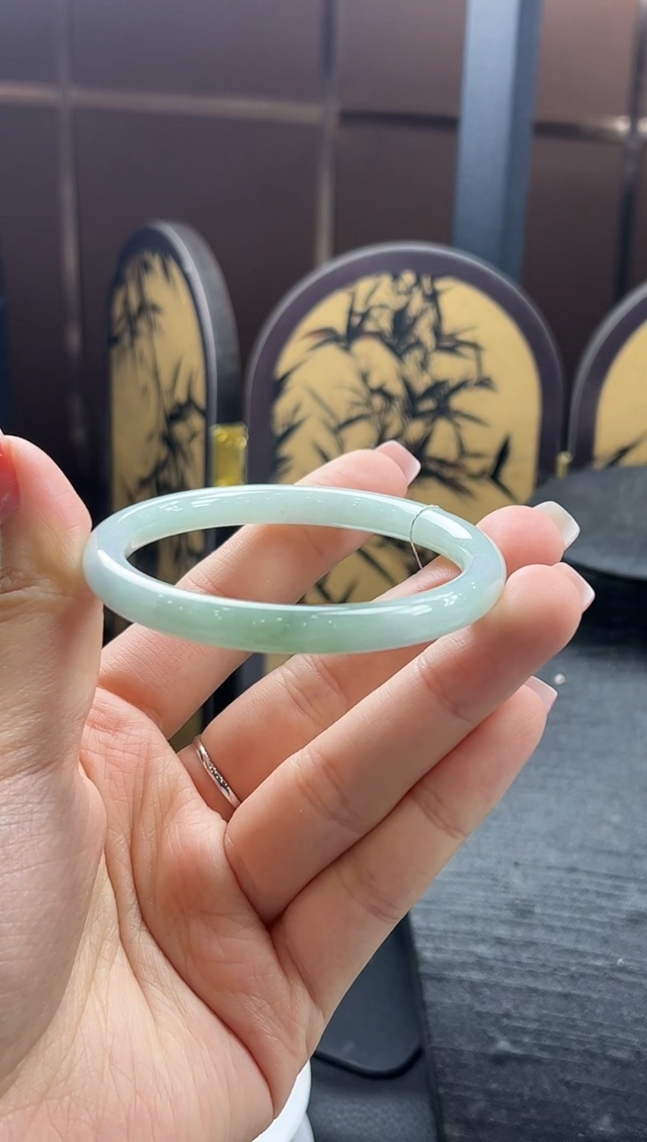 【闪购商品】翡翠手镯未镶嵌翡翠手镯（52-53）