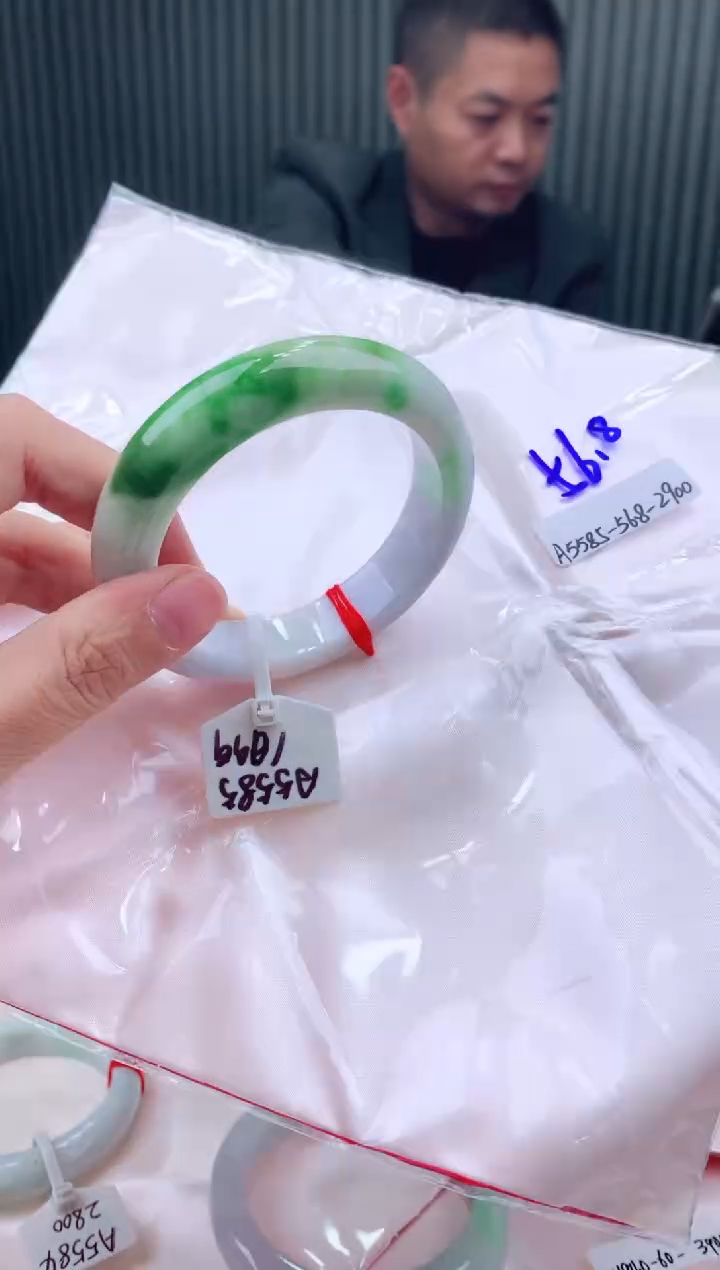 未镶嵌手镯翡翠56+