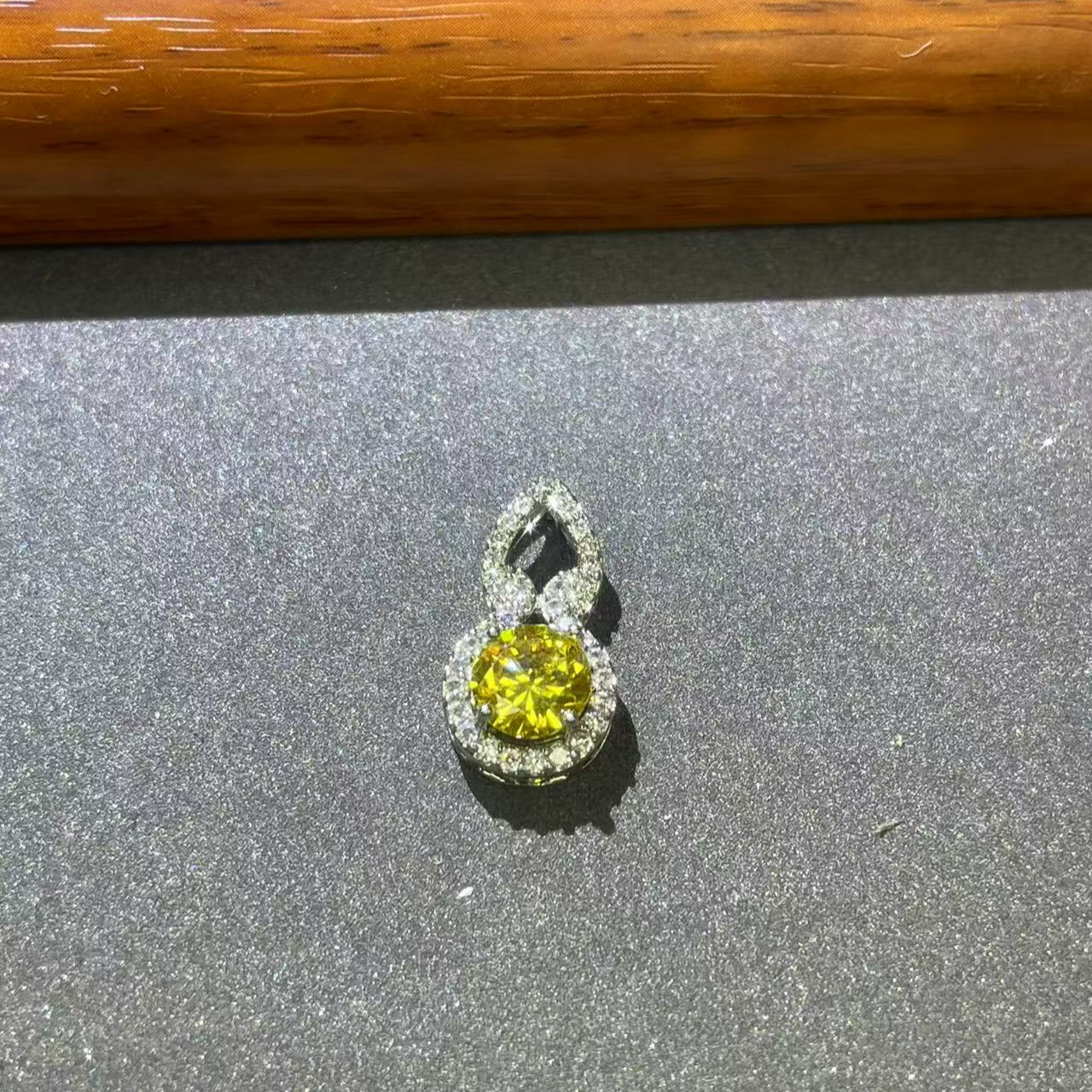 s7262白托黄镶葫芦吊坠多样性发货
