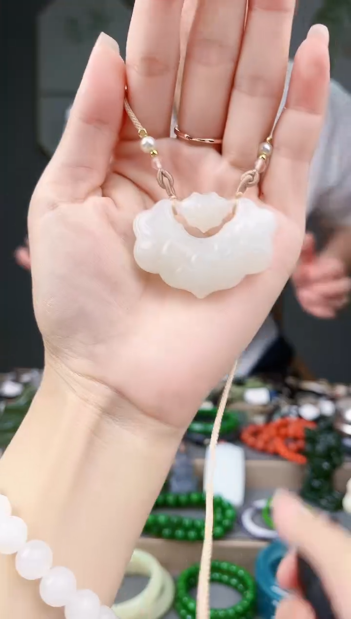 和田玉未镶嵌颈饰拍一发一拍一发一