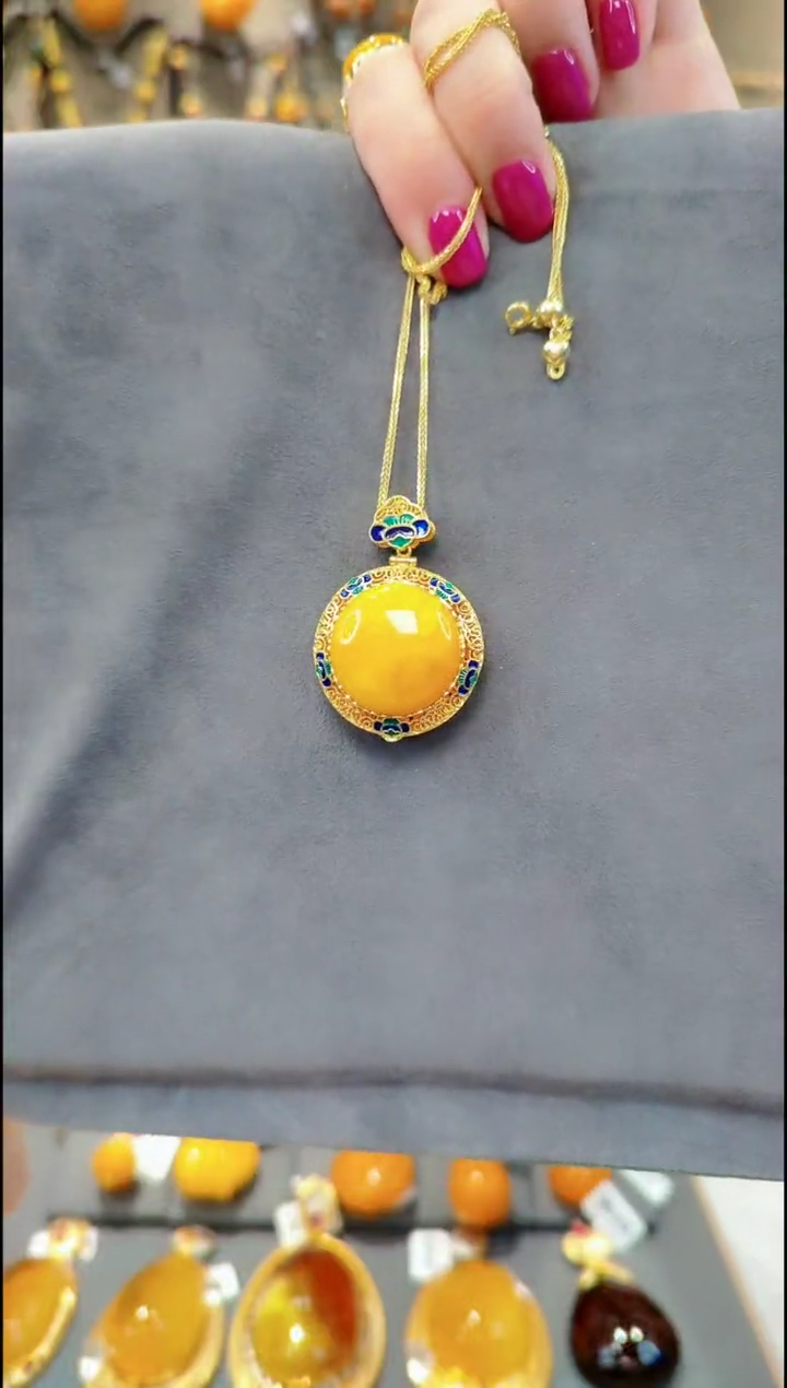 【闪购商品】蜜蜡吊坠(赠链)银S925镀金镶嵌A851蜜蜡吊坠