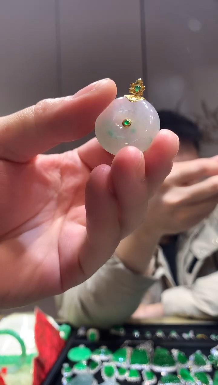 【闪购商品】翡翠吊坠(不含链)18K金镶嵌平安扣 