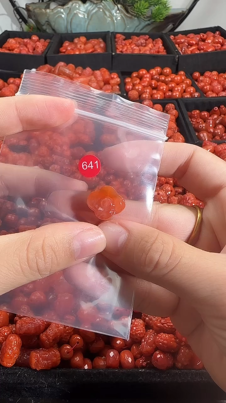 颈饰未镶嵌南红玛瑙1