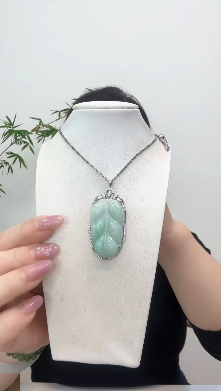 【闪购商品】翡翠吊坠(赠链)银S925镶嵌叶子