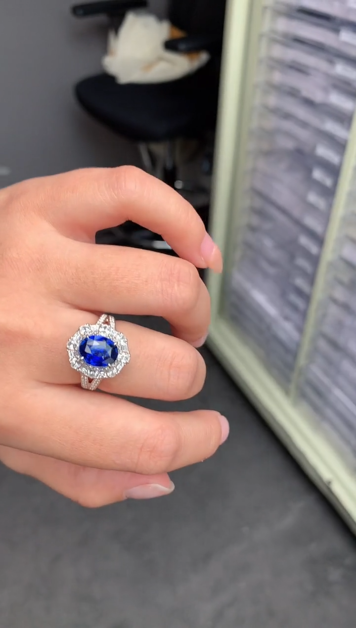 【闪购商品】蓝宝石戒指18K金镶嵌2.5ct皇家蓝戒指