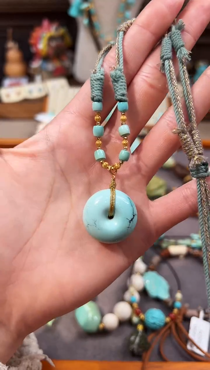 18K金镶嵌绿松石颈饰平安扣项链