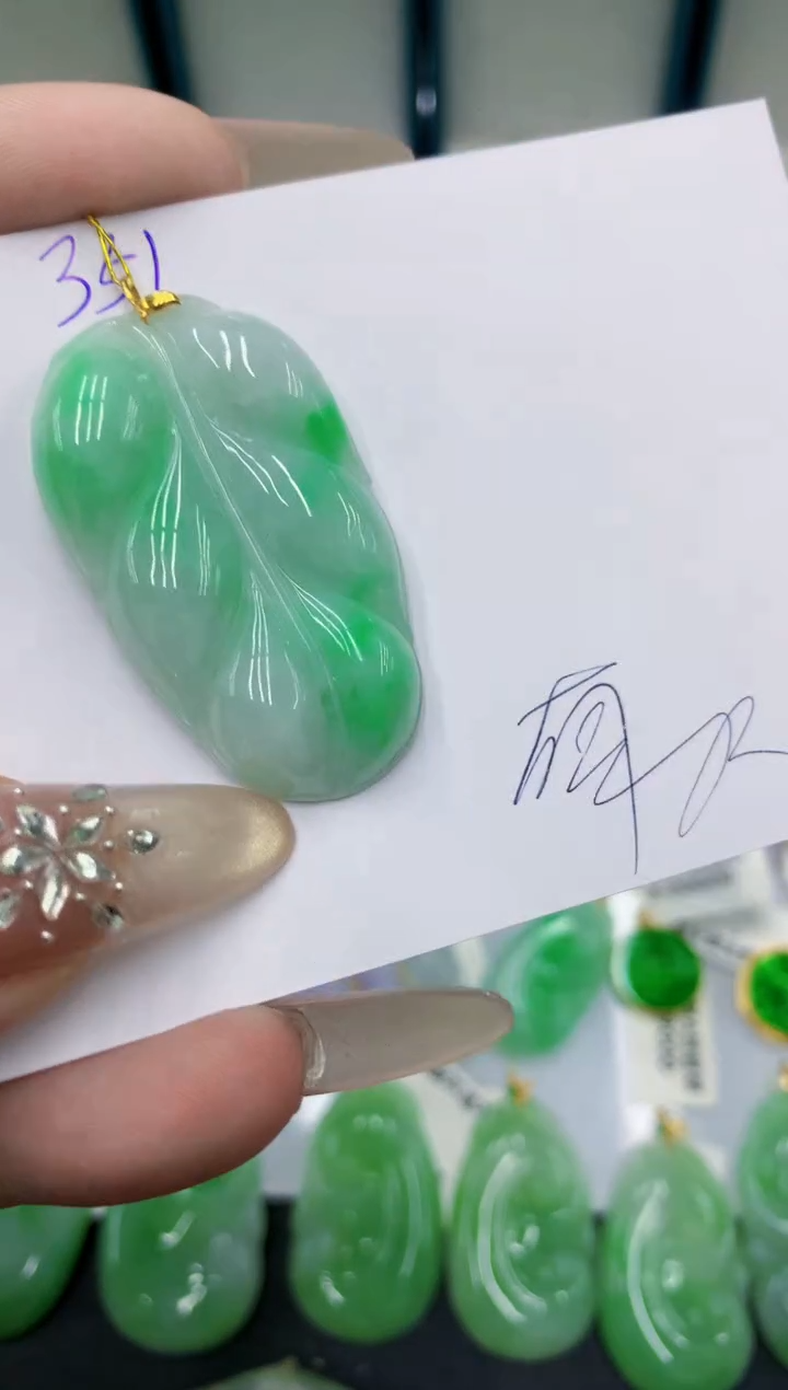 翡翠18K金镶嵌颈饰1111111111111111