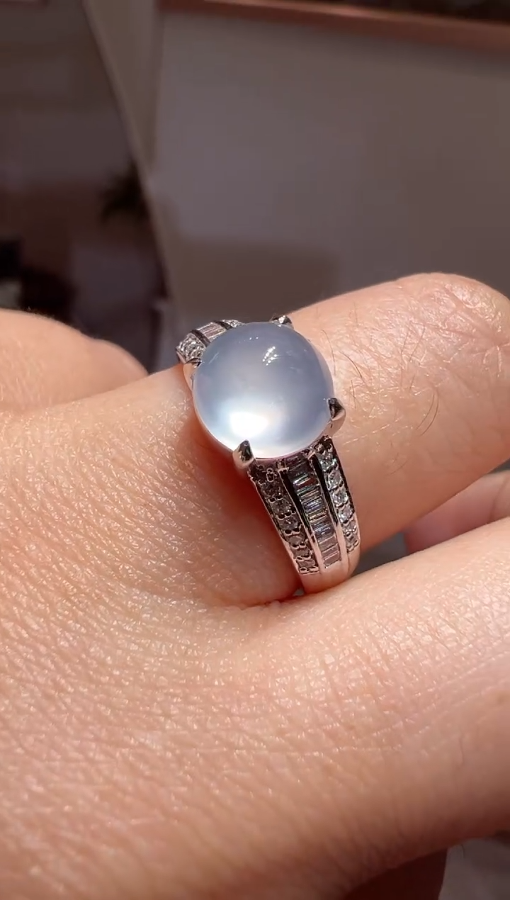 翡翠戒指18K金镶嵌蛋面