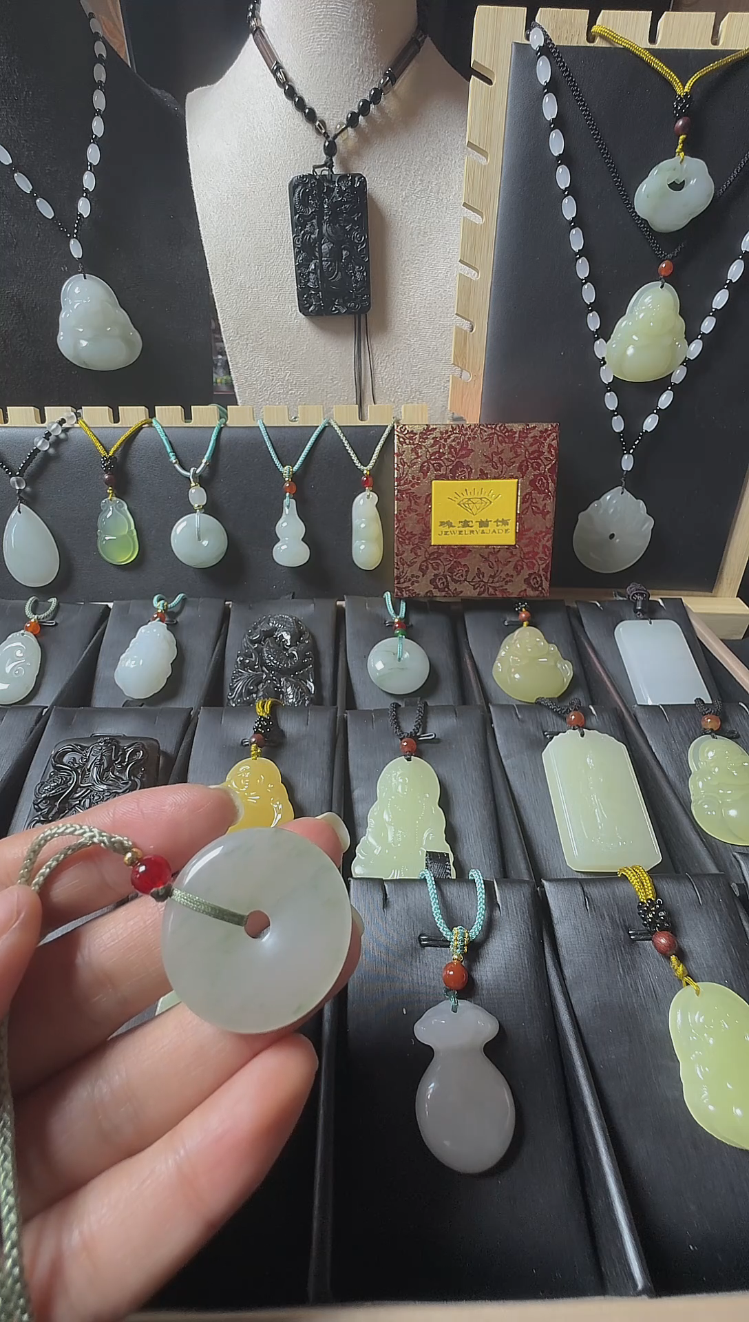 颈饰未镶嵌翡翠平安扣