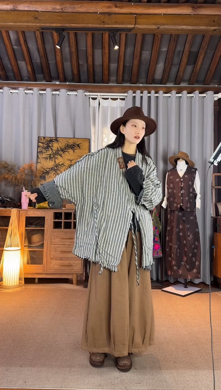 愛***柒设计师款黑灰条纹禅服