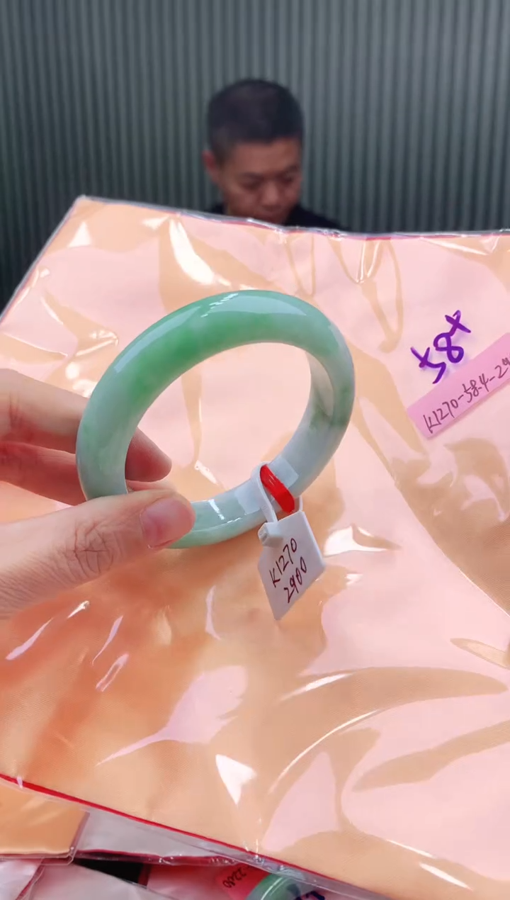 未镶嵌手镯翡翠58+