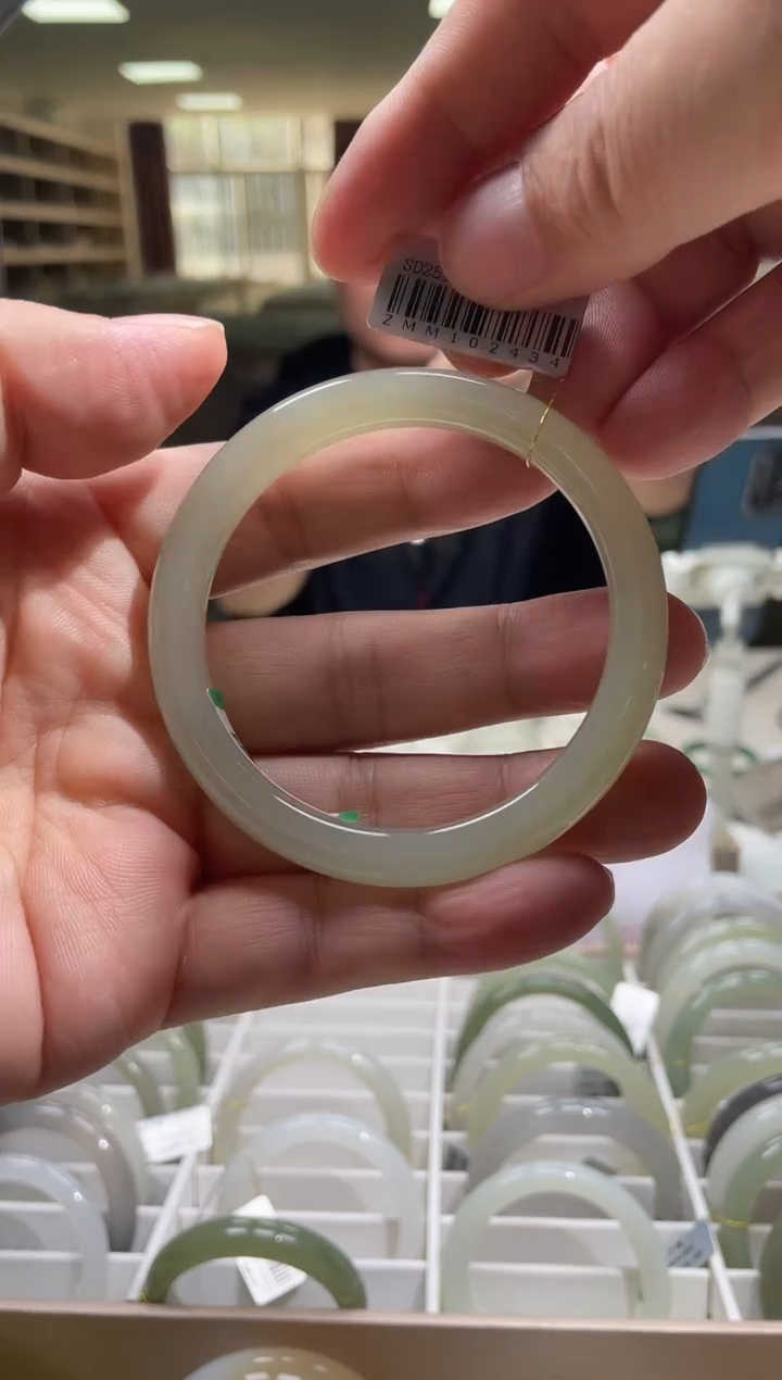 未镶嵌手镯和田玉57-58圈口 2434