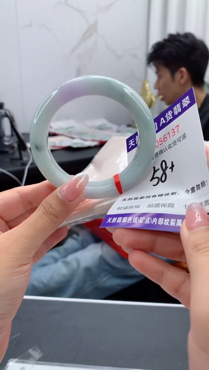 翡翠手镯未镶嵌有纹，完美者勿拍