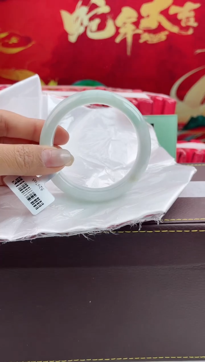 【闪购商品】翡翠手镯未镶嵌13翡翠手镯（微瑕）