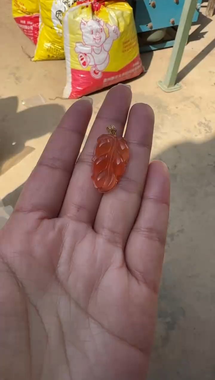 【闪购商品】南红玛瑙吊坠18K金镶嵌原矿无优化18k金叶