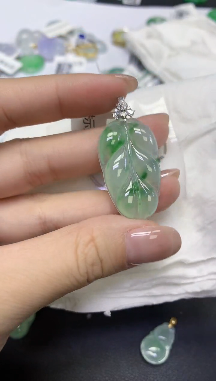 颈饰18K金镶嵌翡翠天然缅甸翡翠A货百元以上9元证书费自理