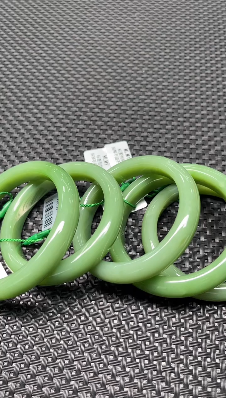 【闪购商品】和田玉手镯未镶嵌多样性发1件 圈口约55