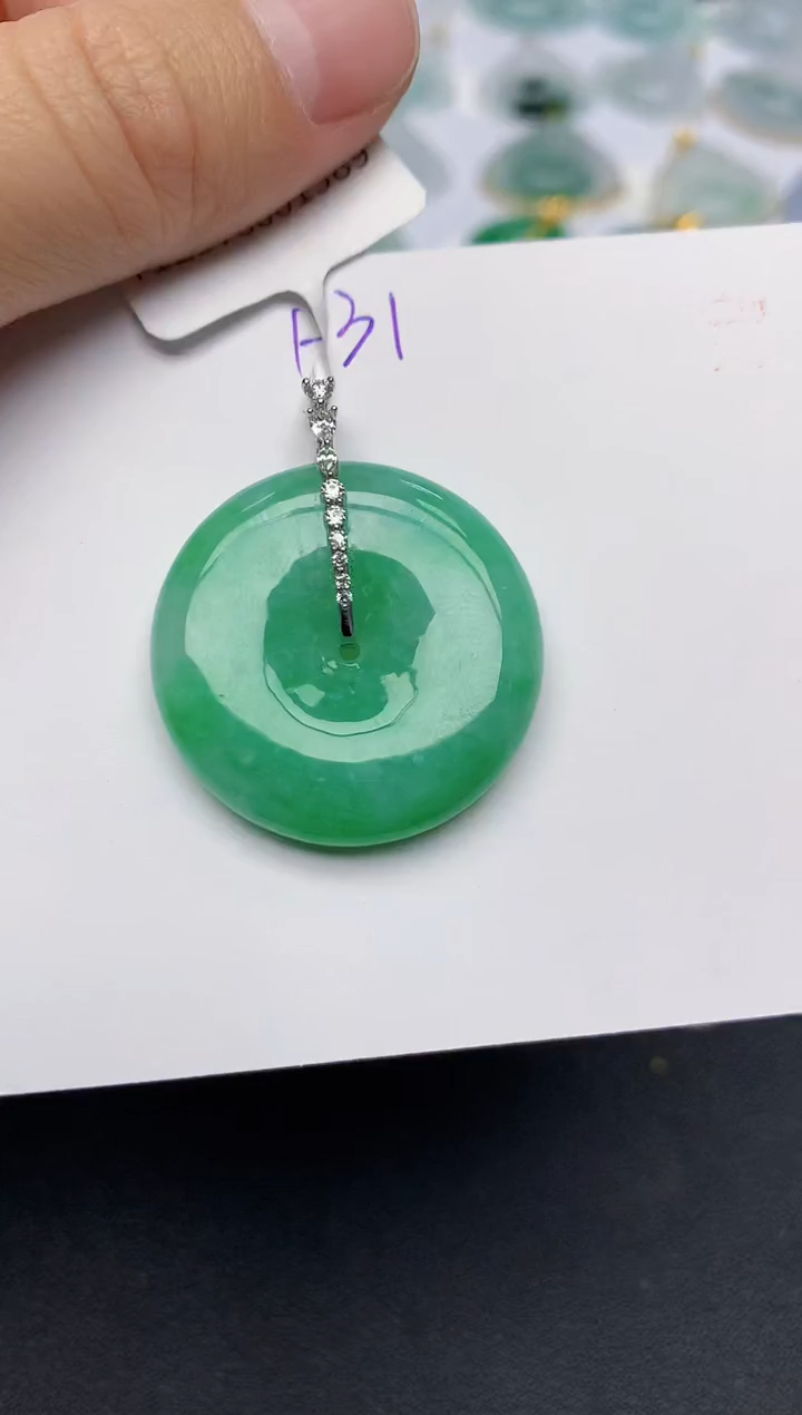 颈饰18K金镶嵌翡翠 天然缅甸A货翡翠百元以上9元证书费自理