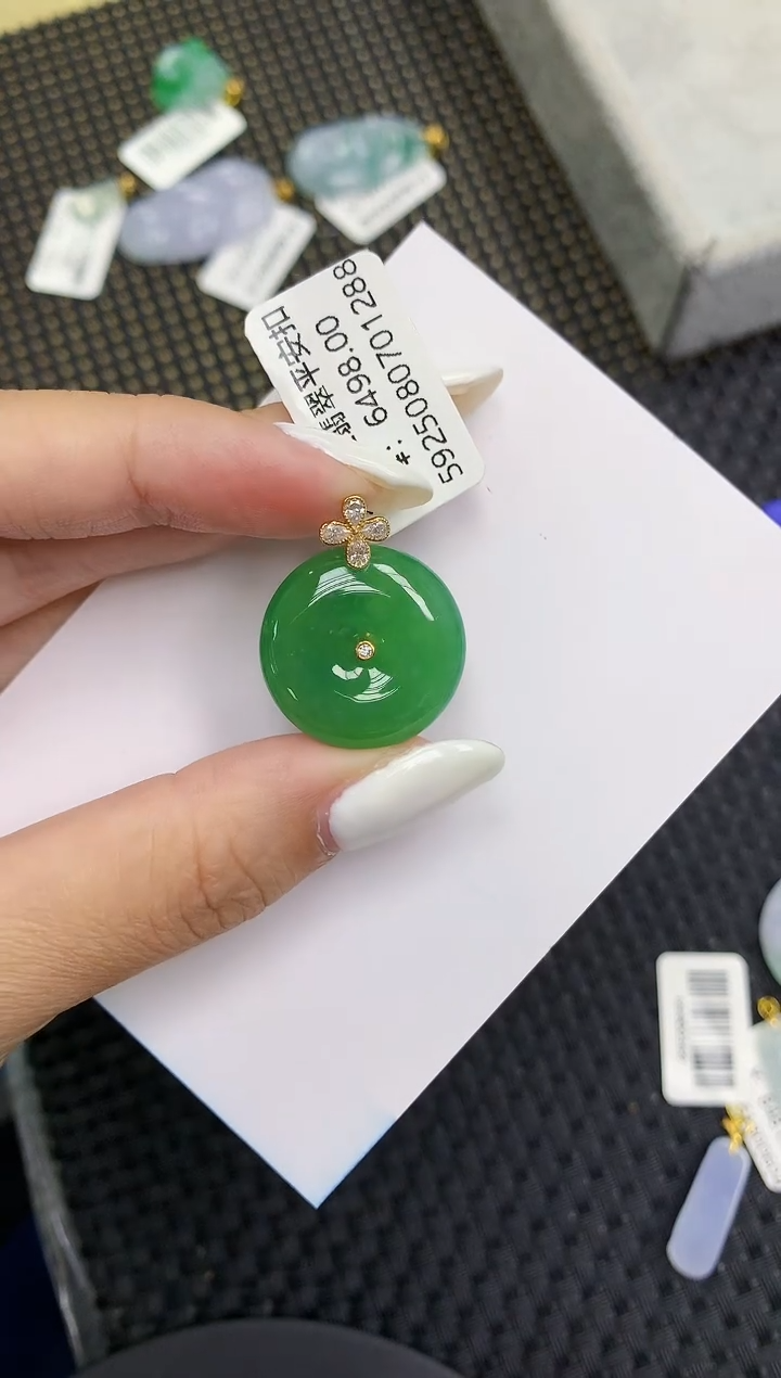 颈饰18K金镶嵌翡翠11111111111