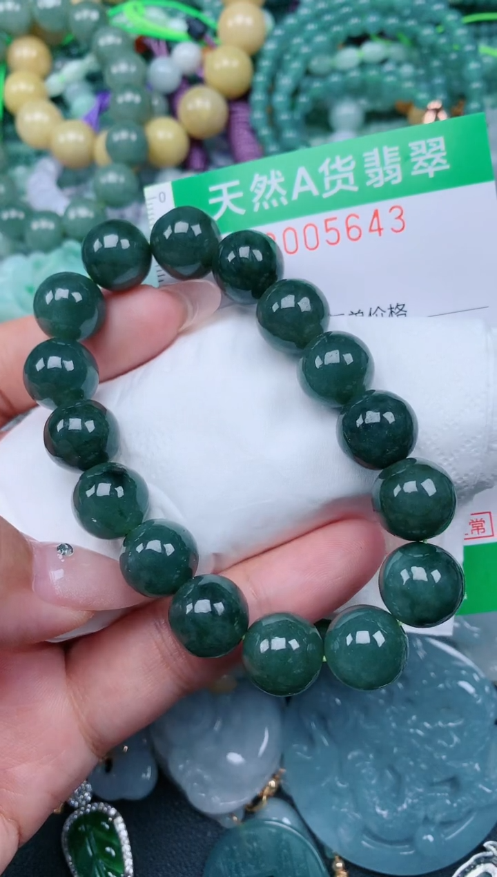翡翠未镶嵌颈饰.0005643