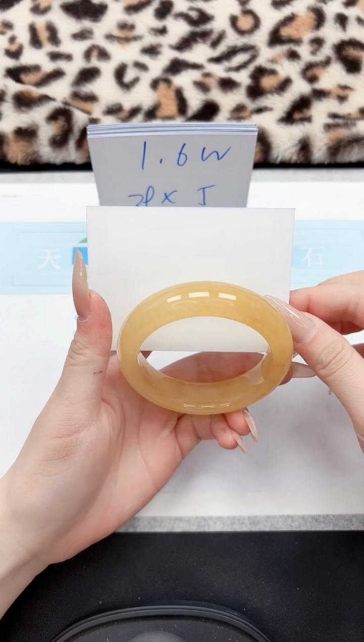 【闪购商品】石英质玉手镯未镶嵌149-64