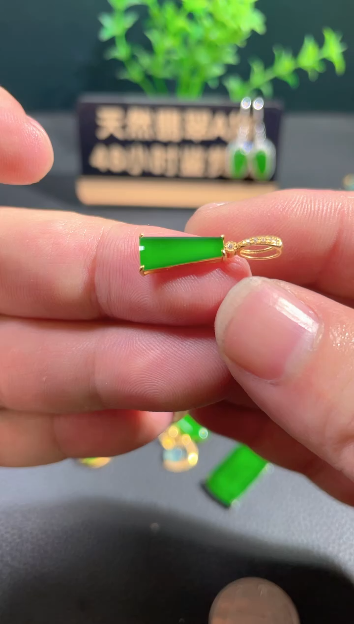 【闪购商品】翡翠颈饰18K金镶嵌翡翠