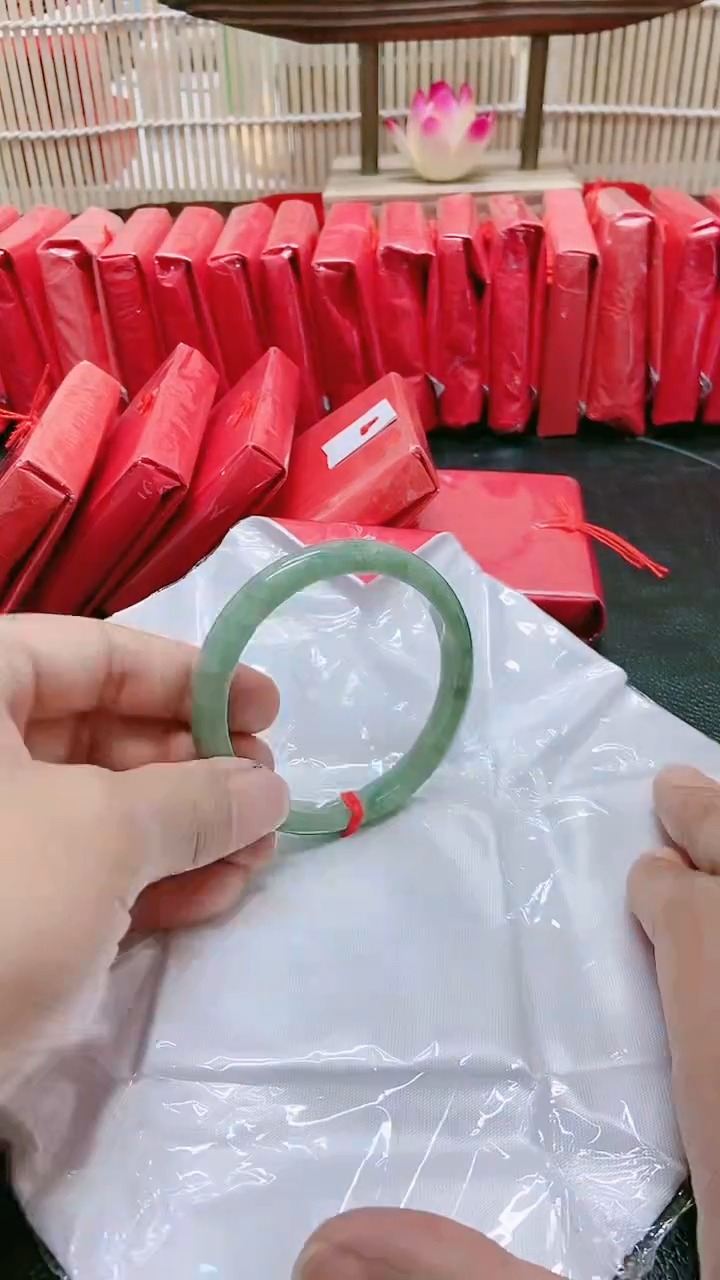 翡翠手镯未镶嵌217拍哪个图片就是发哪个58.6圈口