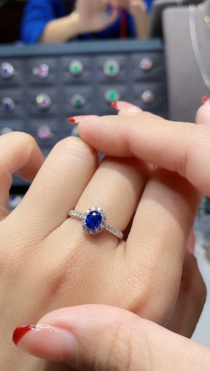 【闪购商品】蓝宝石戒指18K金镶嵌0.97克拉/皇家蓝