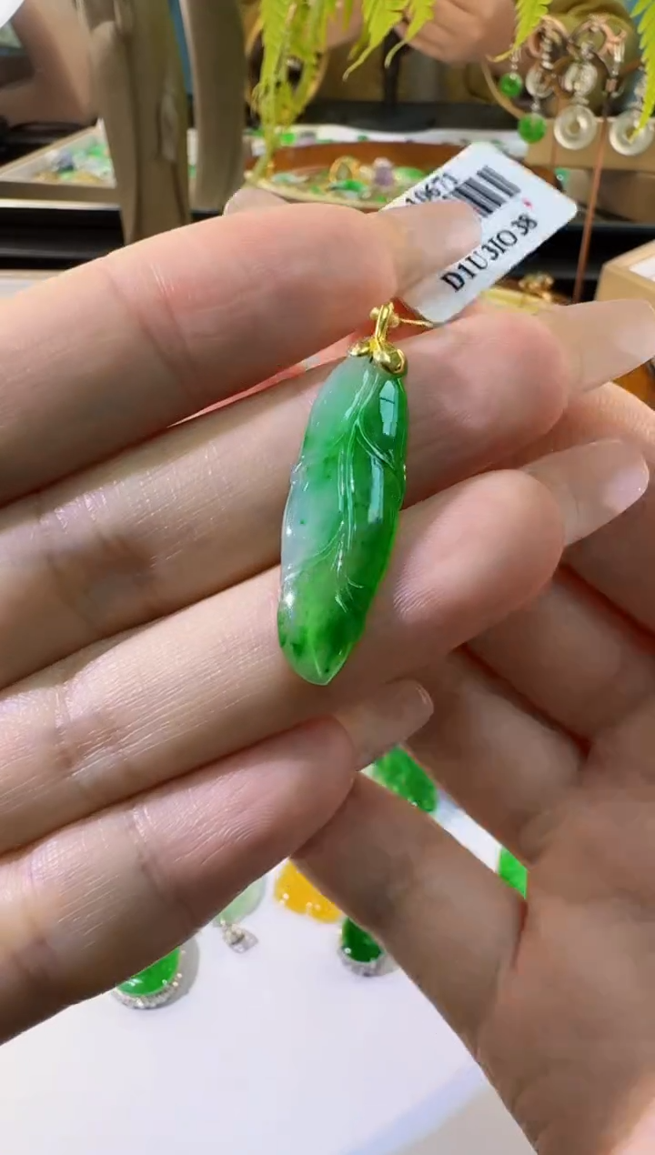 【闪购商品】翡翠颈饰18K金镶嵌缅甸翡翠A货吊坠