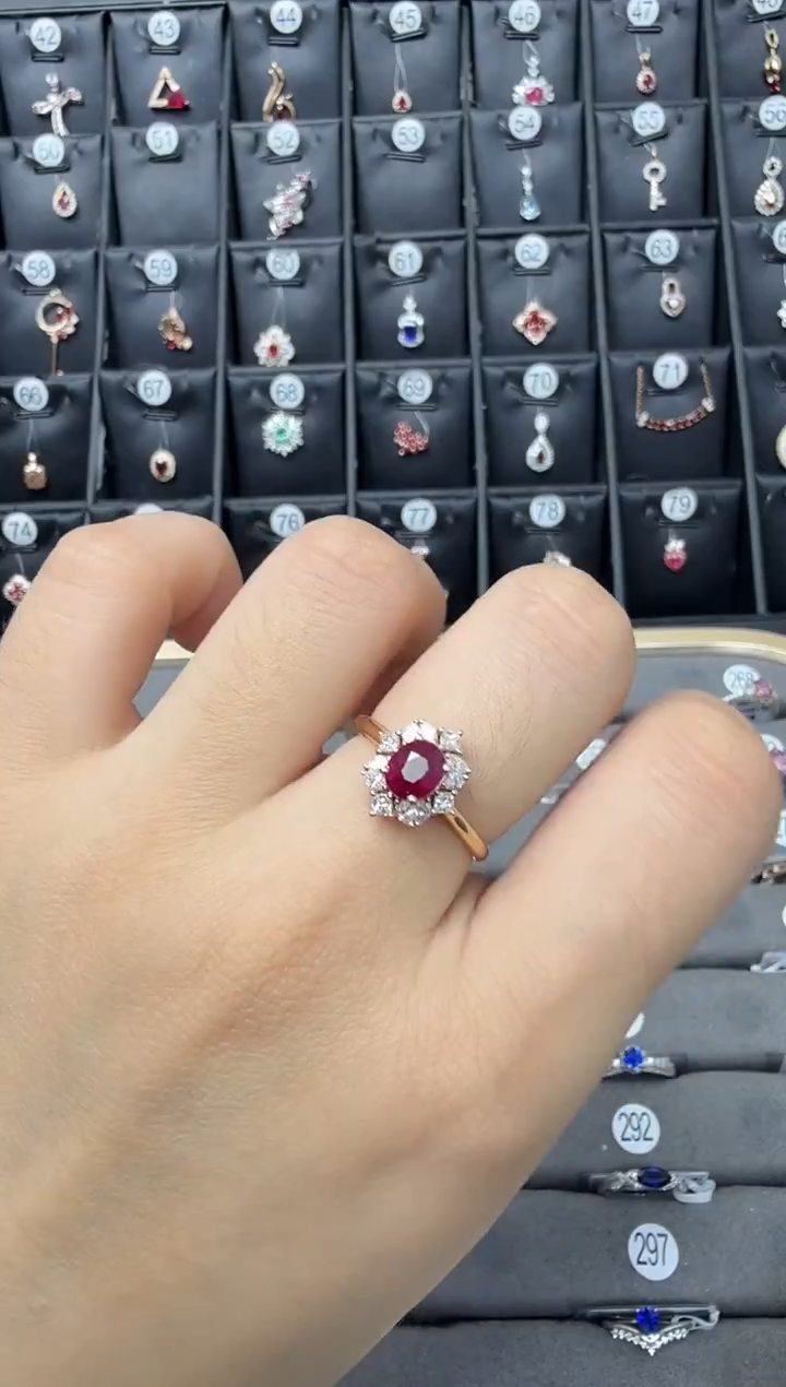 18K金镶嵌戒指红宝石霸王花1.02ct