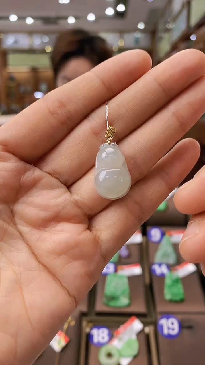 【闪购商品】翡翠颈饰18K金镶嵌葫芦