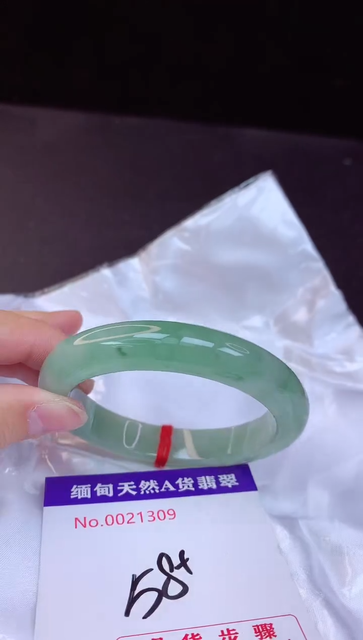 【闪购商品】翡翠手镯未镶嵌58+             