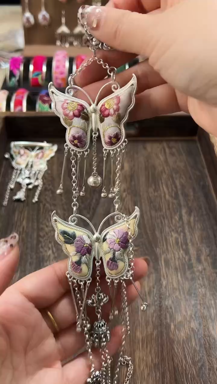 【闪购商品】织绣民族风老绣饰品075