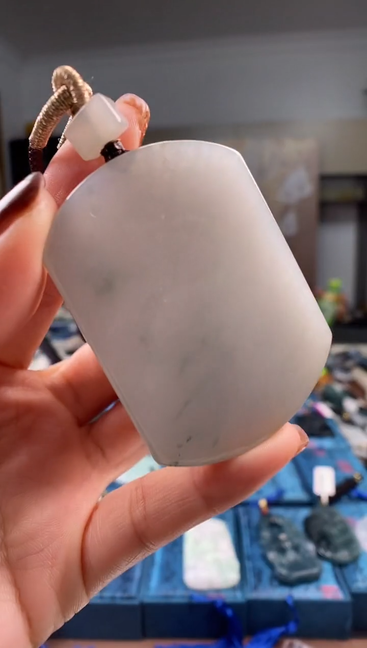 颈饰未镶嵌翡翠 多样性发其一