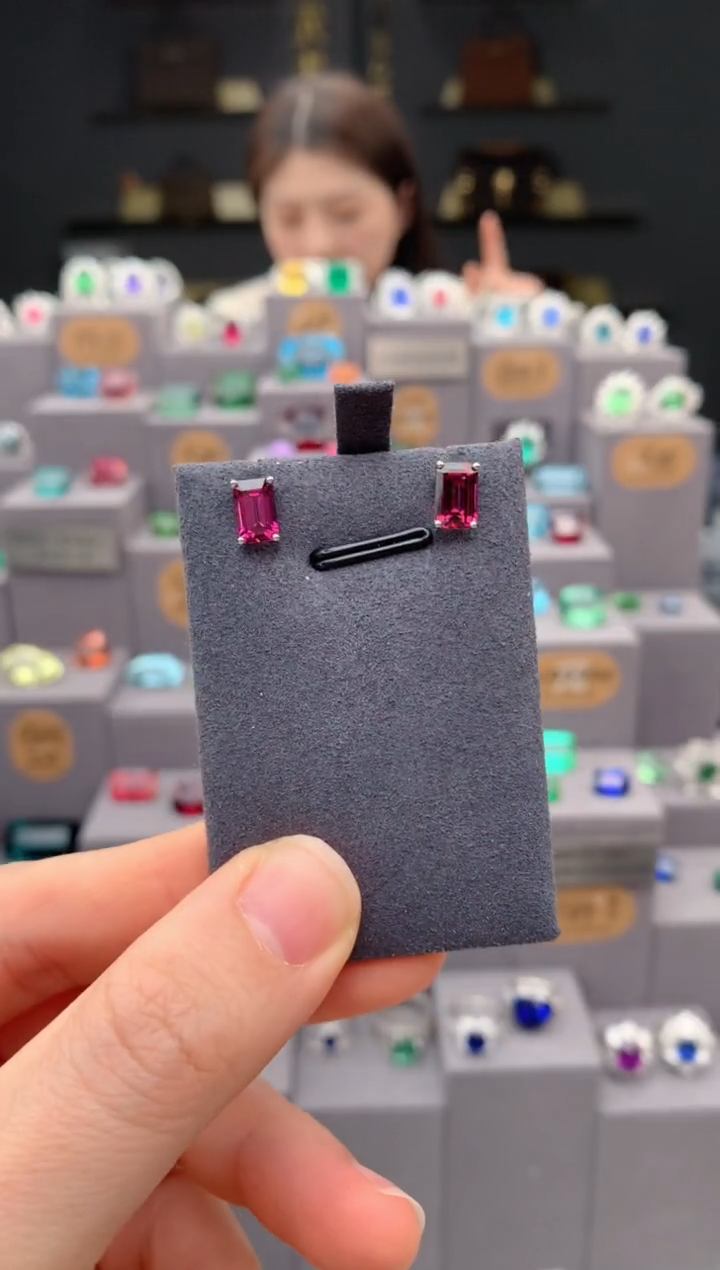 石榴石耳钉18K金镶嵌2ct镁铝耳钉