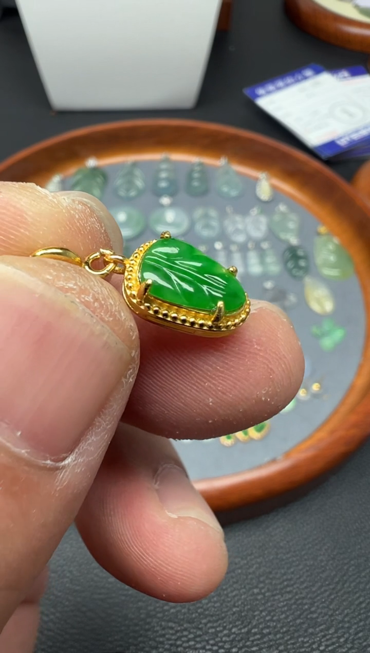 颈饰银S925镶嵌翡翠(32号）纯天然A货缅甸翡翠  叶子小滴溜
