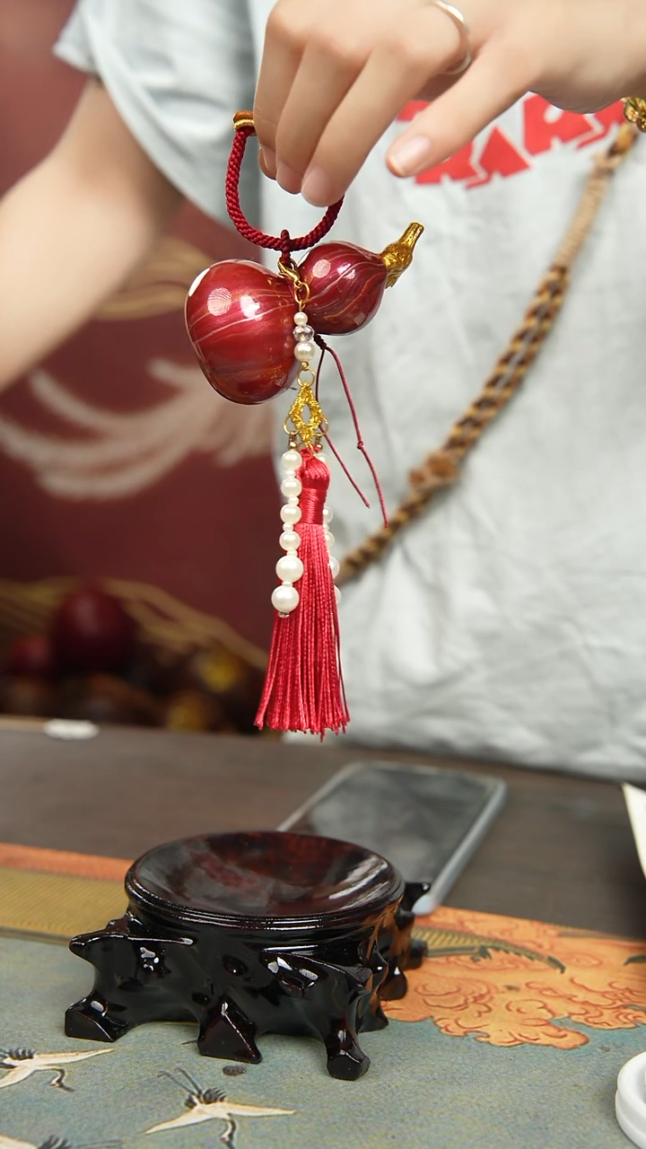 06号漂漆小手捻葫芦车挂