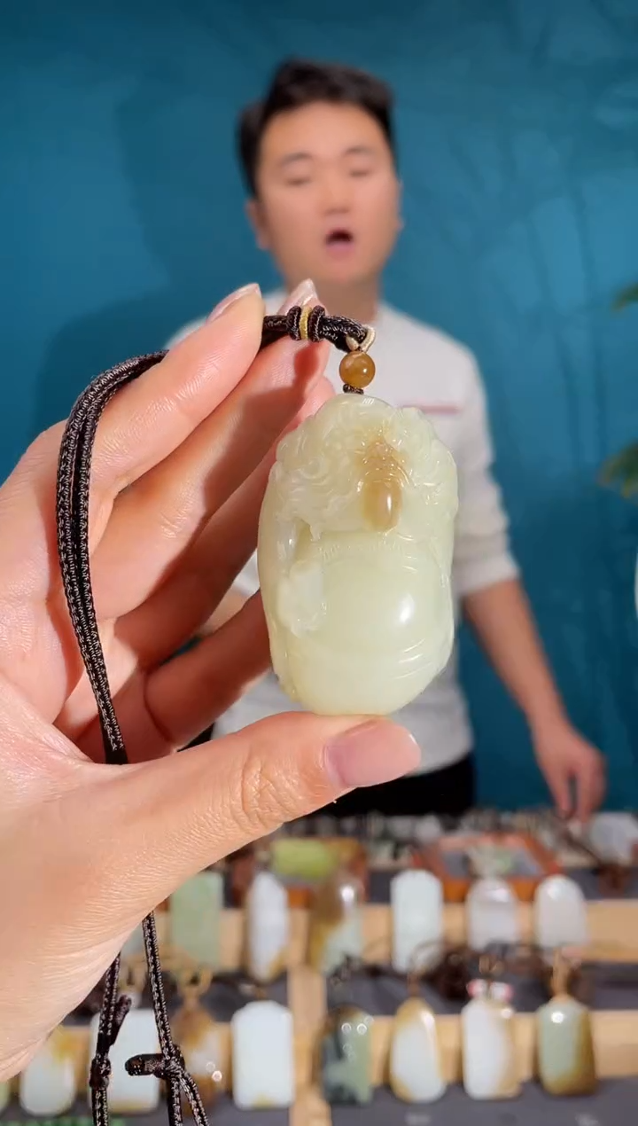 颈饰未镶嵌和田玉1