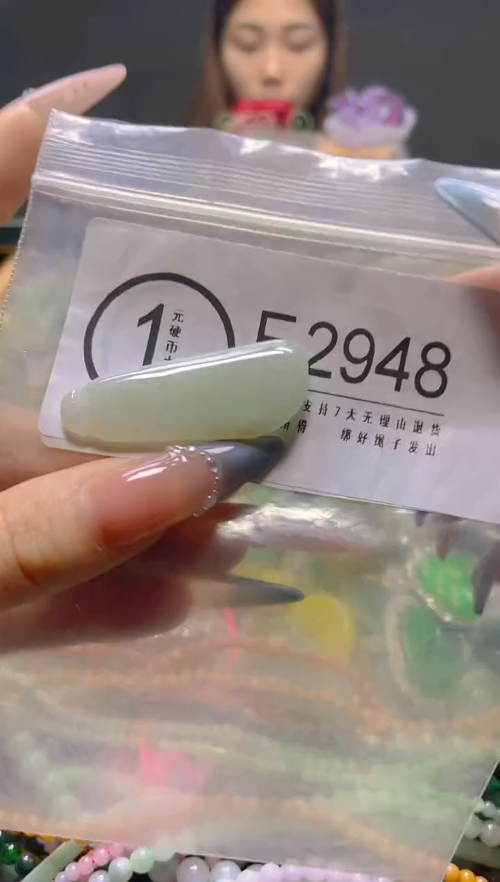 颈饰未镶嵌翡翠/E/纹裂沙眼瑕疵介意勿拍