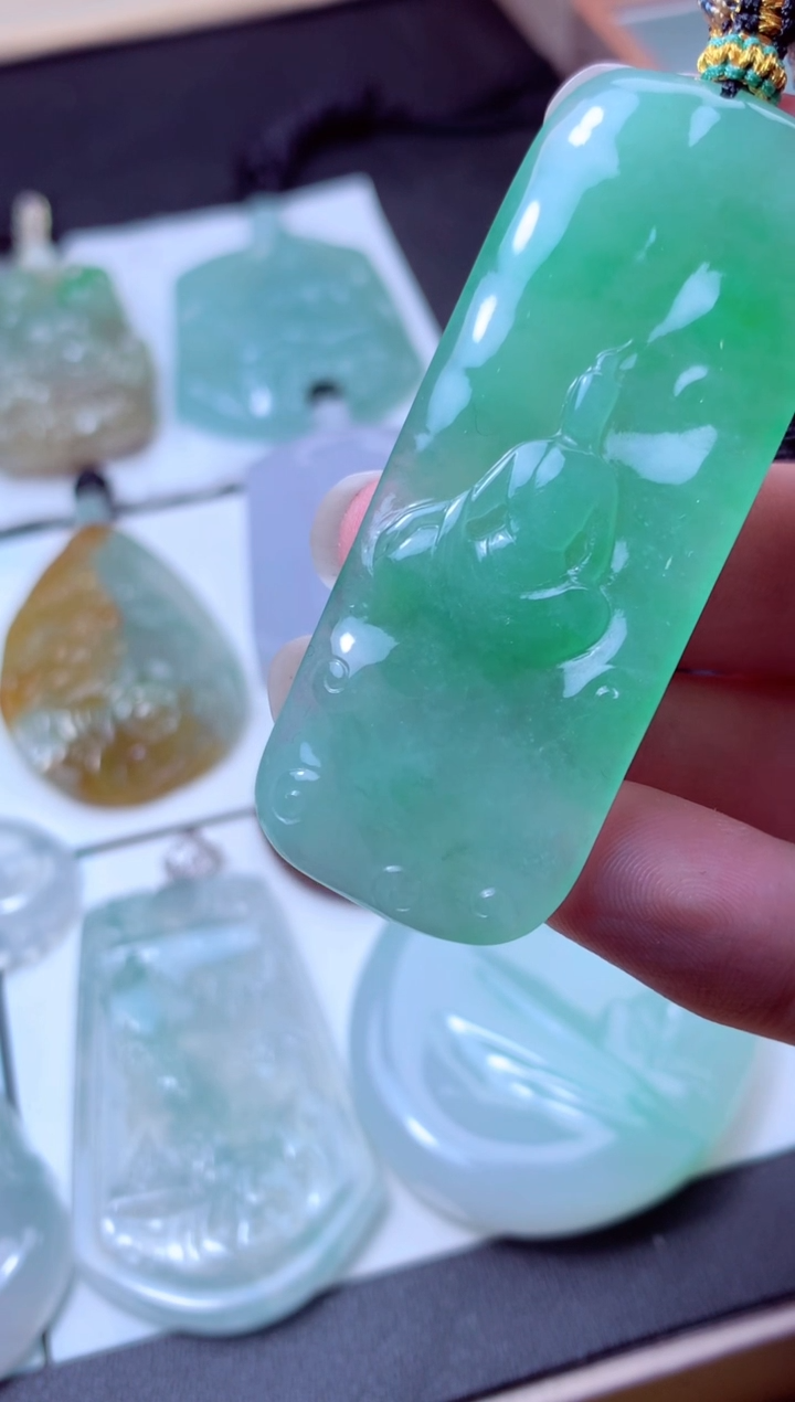 颈饰未镶嵌翡翠天然A货翡翠