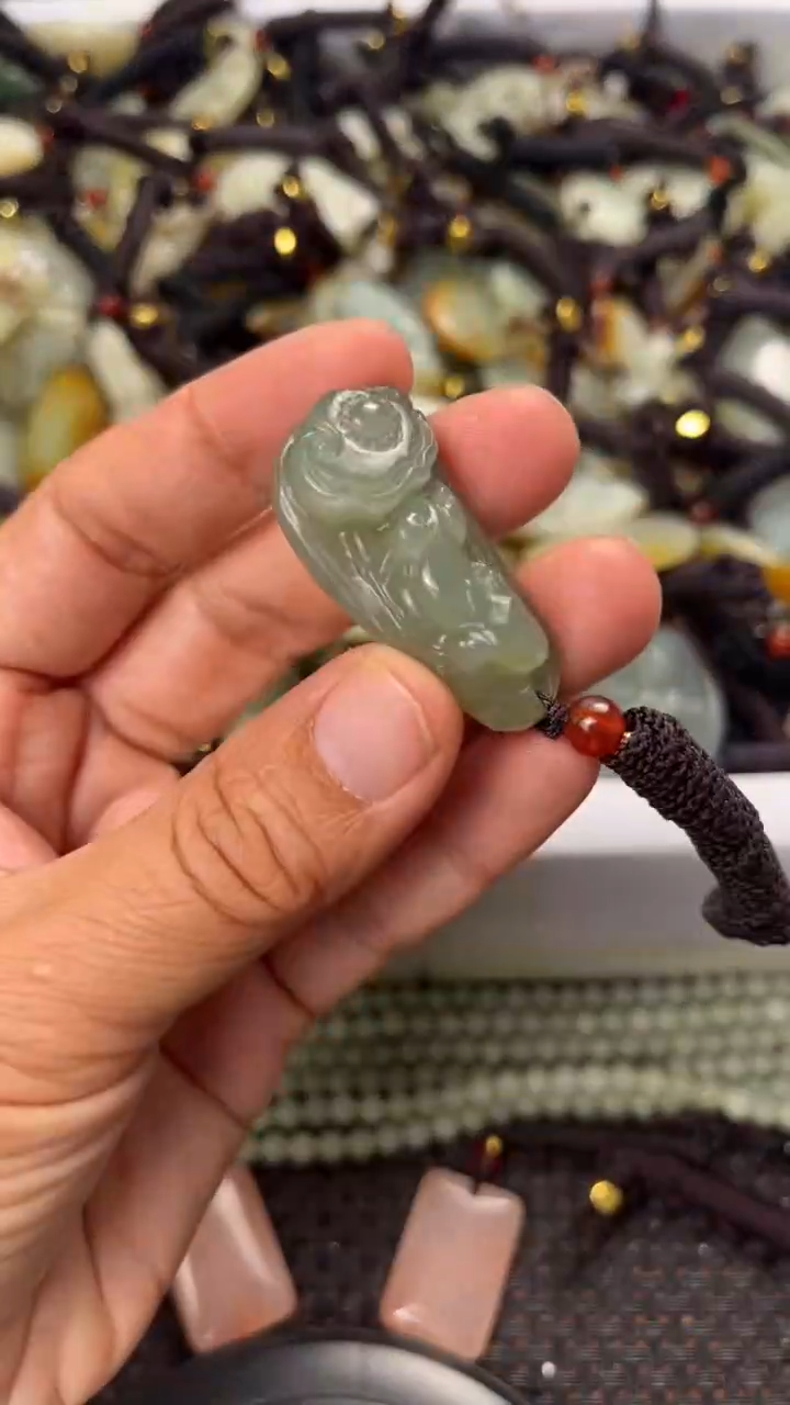 【闪购商品】和田玉颈饰未镶嵌多样性发货没有证书拍一发一有瑕