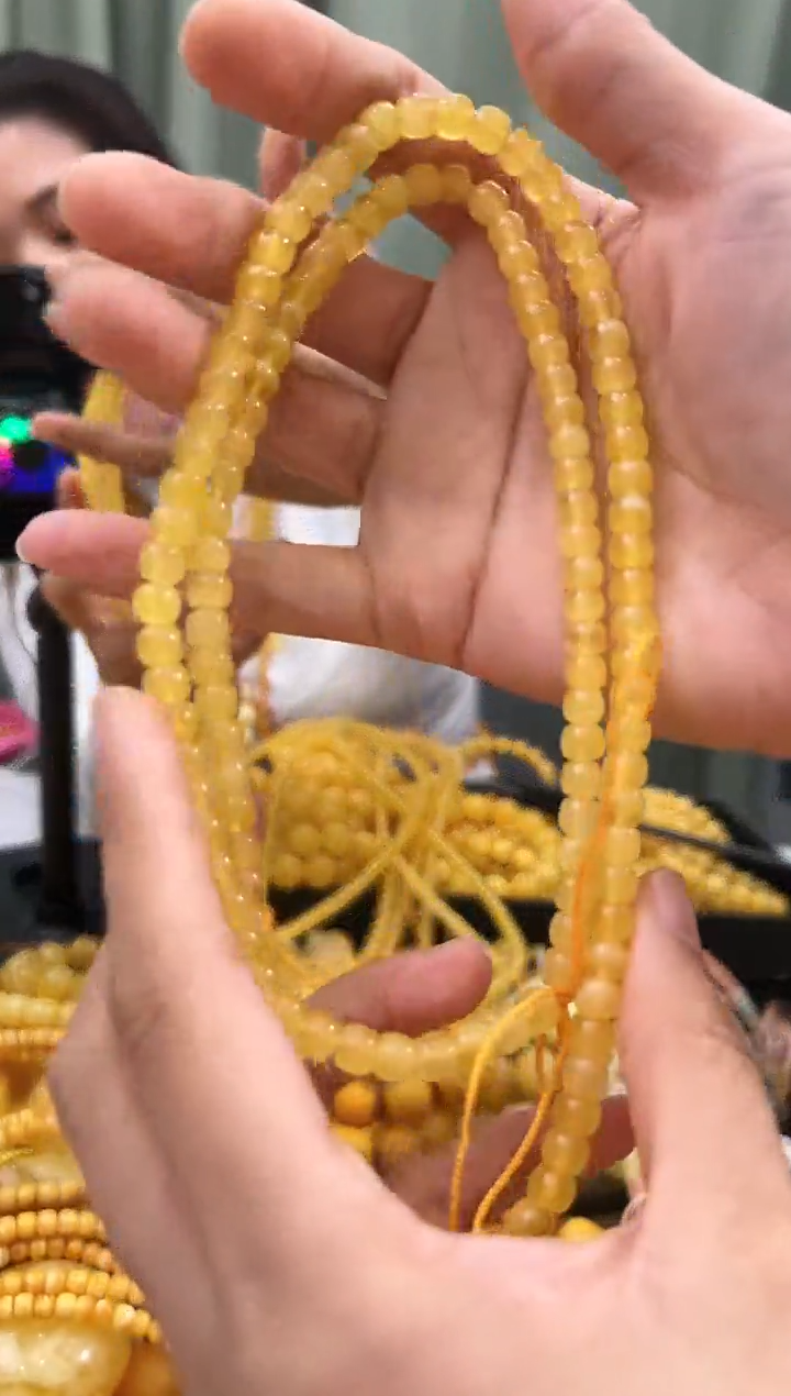 【闪购商品】琥珀手串未镶嵌蜜蜡项链多样性发其中一个