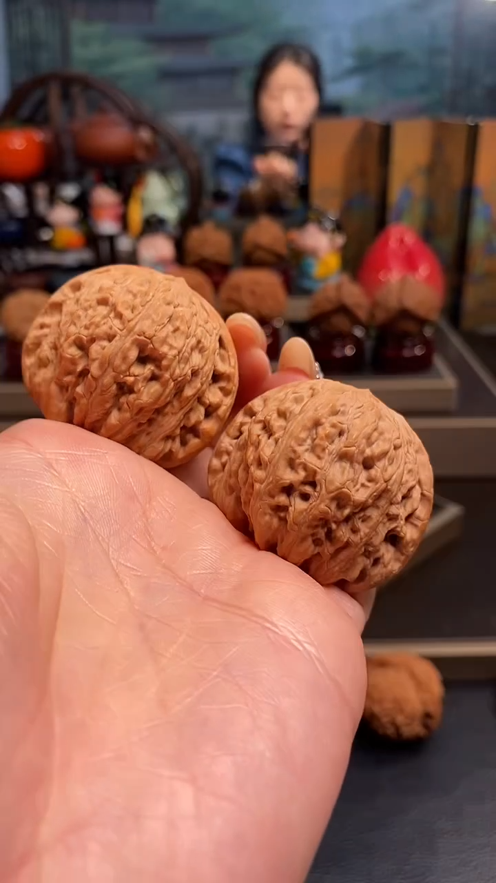 【闪购商品】文玩核桃把件D 729绣球42尺