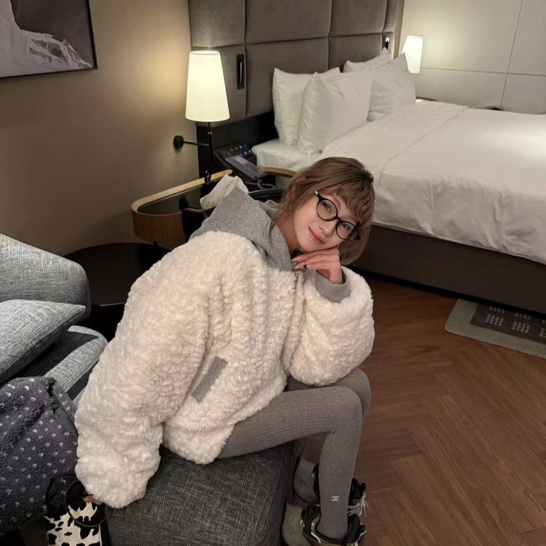 【宠儿财神韩版毛毛圣诞连帽90白鸭绒外套+毛毛半裙】套装