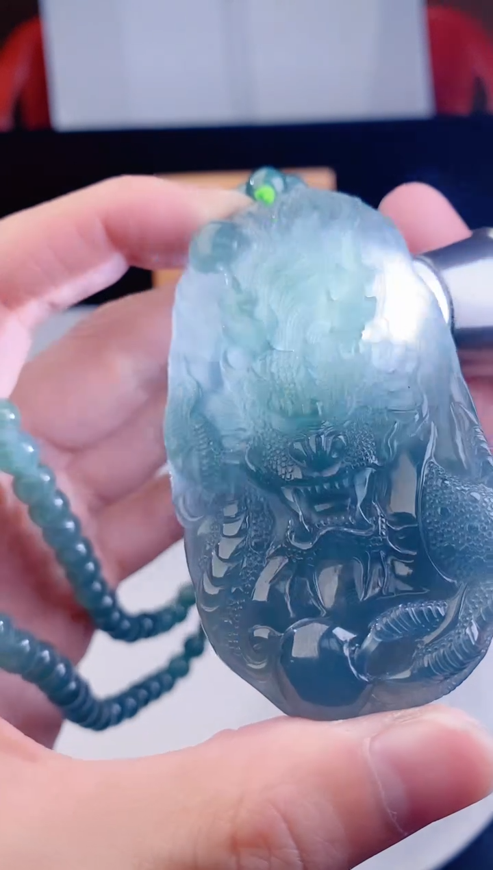 颈饰未镶嵌翡翠 