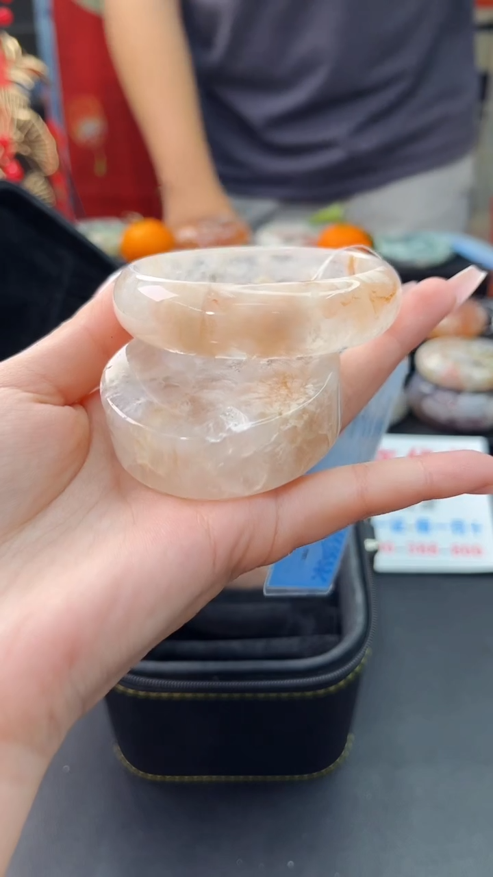 【闪购商品】石英质玉手镯未镶嵌赠送镯心（圈口）56