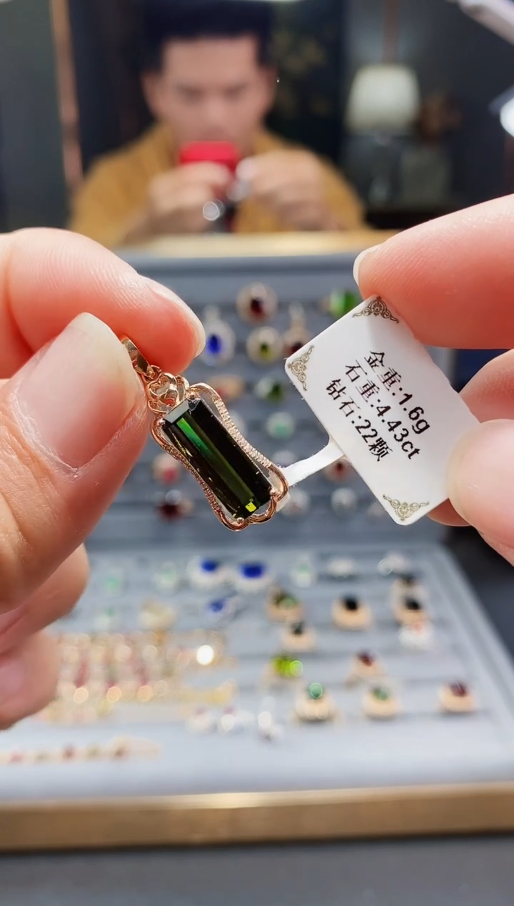 【闪购商品】碧玺颈饰18K金镶嵌4.43.