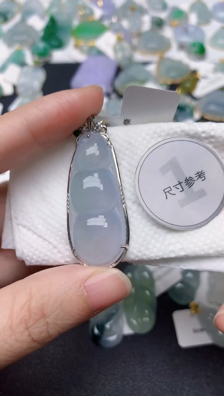 颈饰18K金镶嵌翡翠天然缅甸A货翡翠