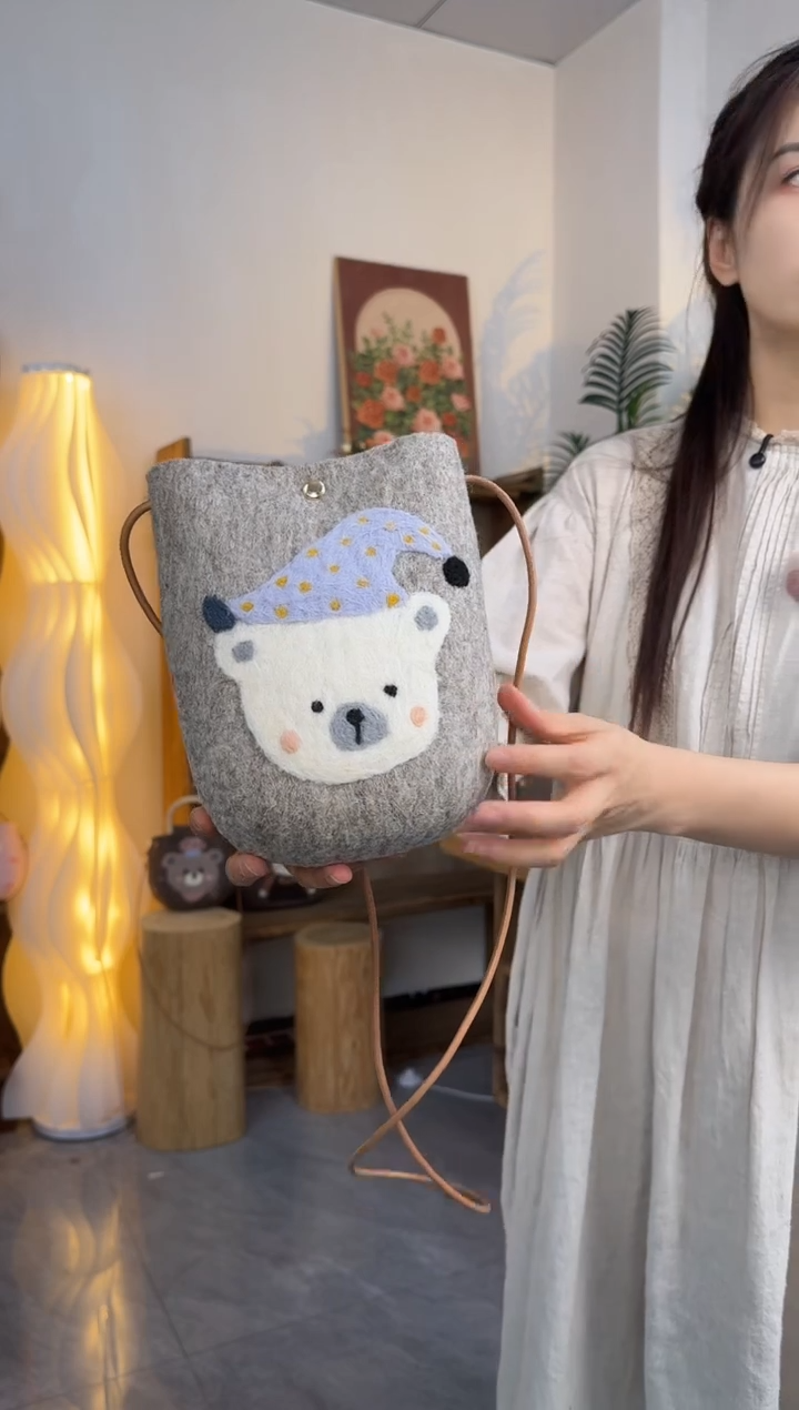 羊毛非遗纯手工 羊毛毡包包